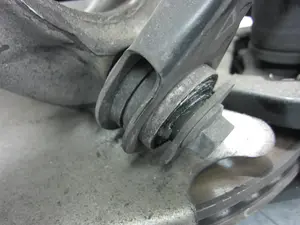 Foto de BRAZO SUSPENSION INFERIOR TRASERO IZQUIERDO PORSCHE MACAN (95BA) referencia 8K0501529L foto 4