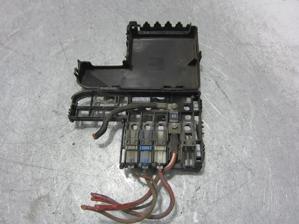 Foto de CAJA RELES / FUSIBLES OPEL CORSA D 1.2 16V CAT (Z 12 XEP / LB4) (80 CV / 59 KW) referencia 1718442