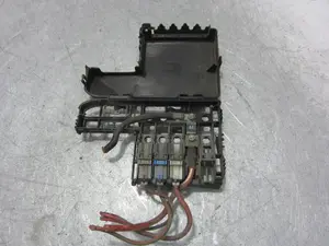Foto de CAJA RELES / FUSIBLES OPEL CORSA D 1.2 16V CAT (Z 12 XEP / LB4) (80 CV / 59 KW) referencia 1718442