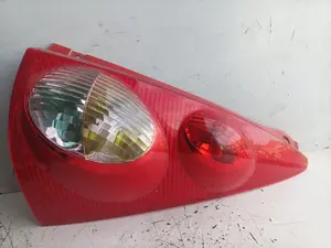 Foto de PILOTO TRASERO DERECHO PEUGEOT 107 referencia 815500H040