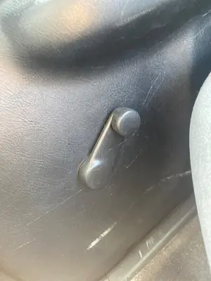 Foto de MANETA ELEVALUNAS TRASERA DERECHA NISSAN ALMERA (N15) 2.0 Diesel (75 CV / 55 KW)