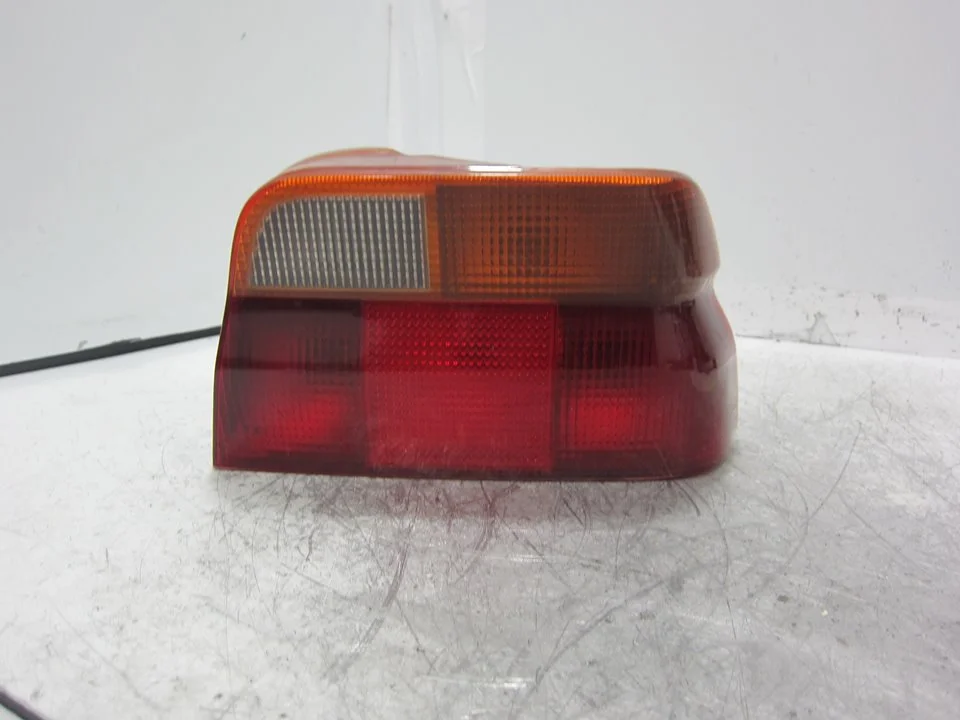 Foto de PILOTO TRASERO DERECHO FORD ESCORT BERL./TURNIER referencia 63252