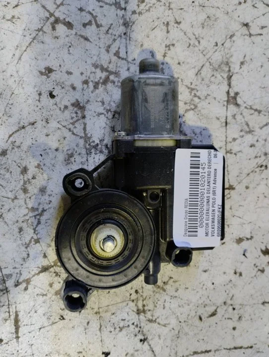 Foto de MOTOR ELEVALUNAS DELANTERO DERECHO VOLKSWAGEN POLO V (6R1) 1.2 TDI (75 CV / 55 KW) referencia 6R0959802AD