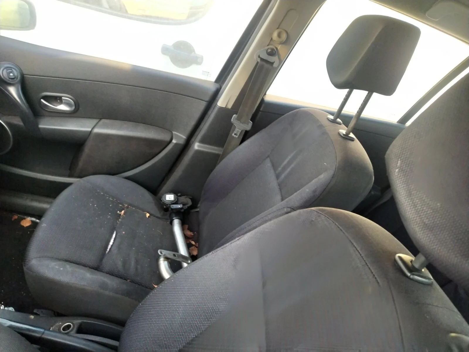 Foto de CINTURON SEGURIDAD DELANTERO DERECHO RENAULT CLIO III 1.5 dCi Diesel (68 CV / 50 KW) referencia 8200683926