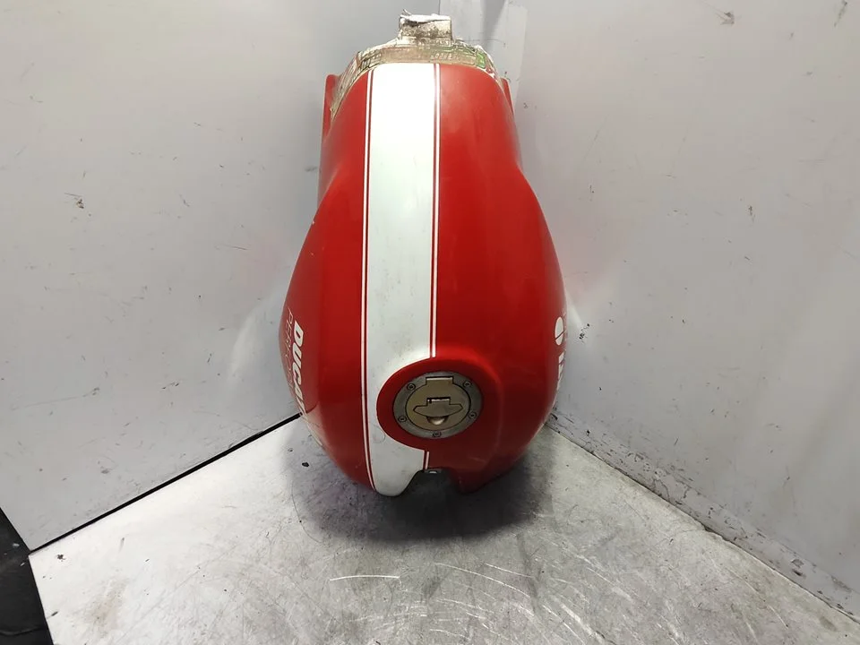 Foto de DEPOSITO GASOLINA DUCATI MONSTER 696 696 cm3 - 58.8 kW (80 CV / 59 KW) referencia 586300441A