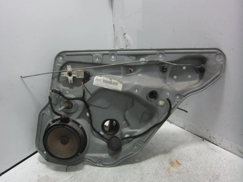Foto de ELEVALUNAS TRASERO DERECHO SEAT LEON (1M1) 1.9 TDI (101 CV / 74 KW) referencia 1M0839759J