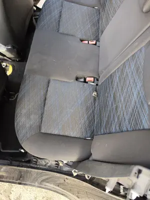 Foto de ASIENTO TRASERO MEDIO RENAULT CLIO III 1.2 16V (75 CV / 55 KW) foto 4