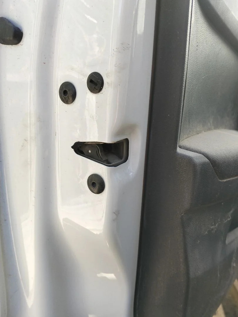 Foto de CERRADURA PUERTA DELANTERA IZQUIERDA SEAT ARONA (KJ) 1.6 TDI (116 CV / 85 KW) referencia 5TB837015D