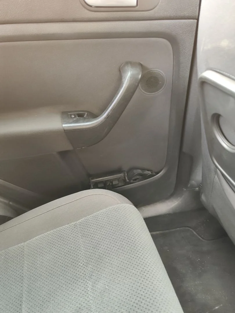 Foto de ELEVALUNAS TRASERO IZQUIERDO VOLKSWAGEN GOLF PLUS V (5M1) 1.9 TDI (105 CV / 77 KW)