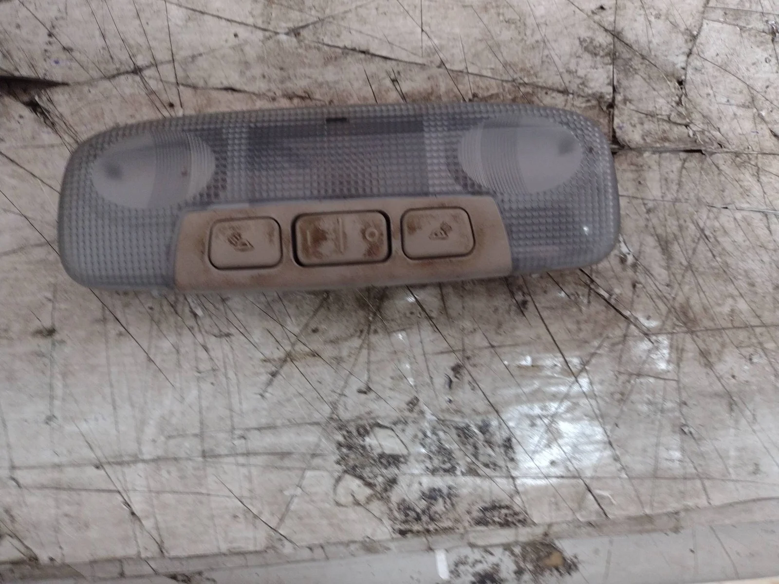 Foto de LUZ INTERIOR FORD FOCUS BERLINA (CB4) 1.6 16V CAT (101 CV / 74 KW) referencia 8A6A13K767