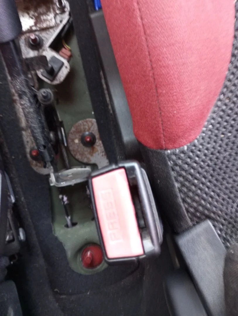 Foto de ENGANCHE CINTURON DELANTERO DERECHO CITROEN C2 1.4 (73 CV / 54 KW)