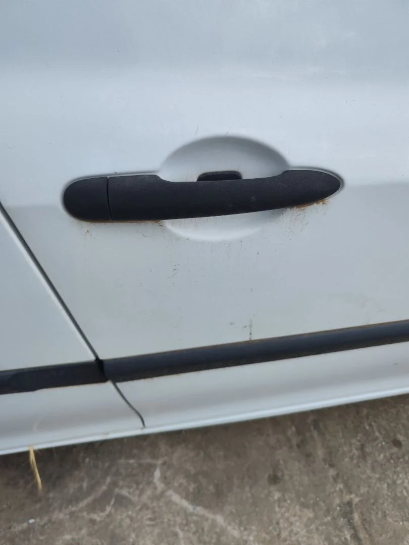 Foto de MANETA EXTERIOR DELANTERA DERECHA RENAULT CLIO III 1.5 dCi Diesel FAP (75 CV / 55 KW)