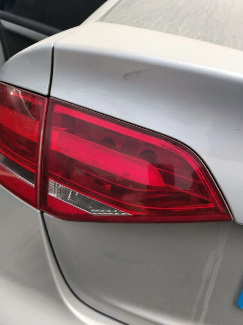 Foto de PILOTO TRASERO IZQUIERDO INTERIOR AUDI A4 BERLINA (8K2) 2.0 16V TDI (143 CV / 105 KW)