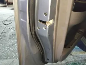 Foto de CERRADURA PUERTA DELANTERA IZQUIERDA MITSUBISHI GRANDIS (NA0W)
