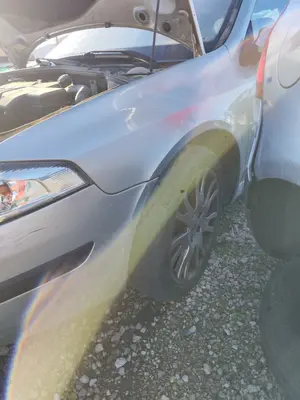 Foto de ALETA DELANTERA IZQUIERDA RENAULT LAGUNA II (BG0) 1.8 CAT (120 CV / 88 KW)