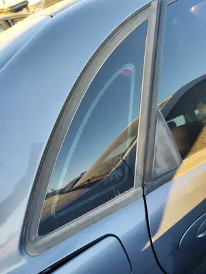 Foto de LUNA CUSTODIA TRASERA DERECHA CITROEN C5 BERLINA 2.0 HDi (109 CV / 80 KW)