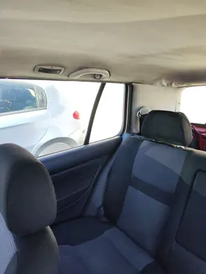 Foto de ASIDERO TECHO TRASERO DERECHO VOLKSWAGEN GOLF IV BERLINA (1J1)(10.1997) 1.9 TDI (90 CV / 66 KW)