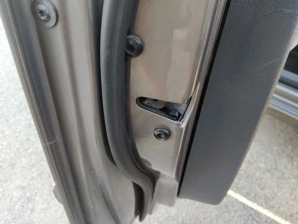 Foto de CERRADURA PUERTA DELANTERA IZQUIERDA VOLKSWAGEN TOURAN (1T2) 1.9 TDI (105 CV / 77 KW)