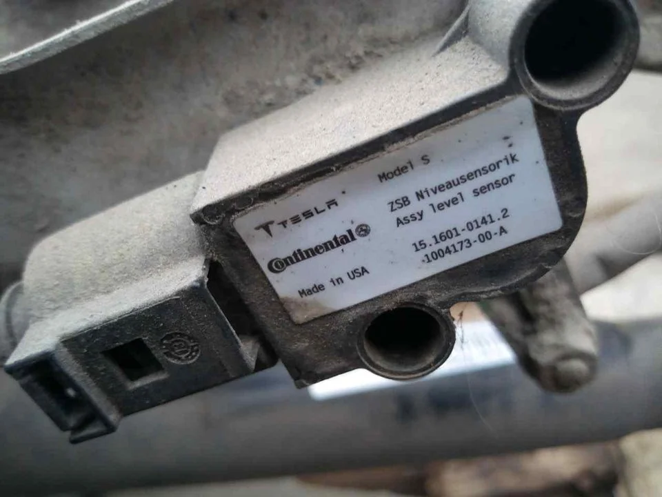 Foto de NO IDENTIFICADO TESLA MODEL S eléctrico 270 kW (367 CV / 270 KW) referencia 100417300A