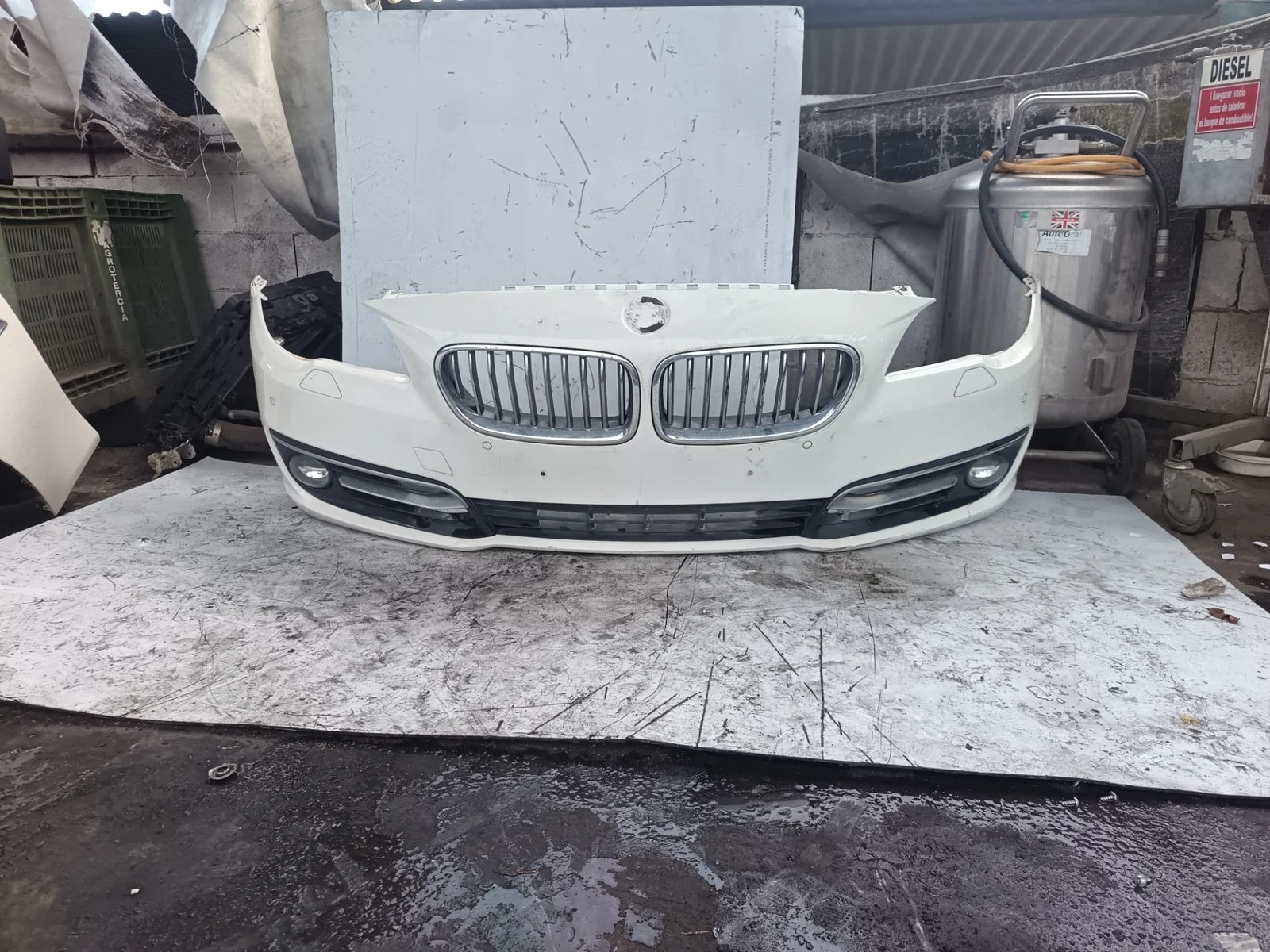 Foto de PARAGOLPES DELANTERO BMW SERIE 5 TOURING (F11) 2.0 Turbodiesel (184 CV / 135 KW)