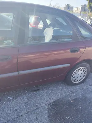 Foto de PUERTA TRASERA IZQUIERDA RENAULT LAGUNA (B56) 2.0  (113 CV / 83 KW)