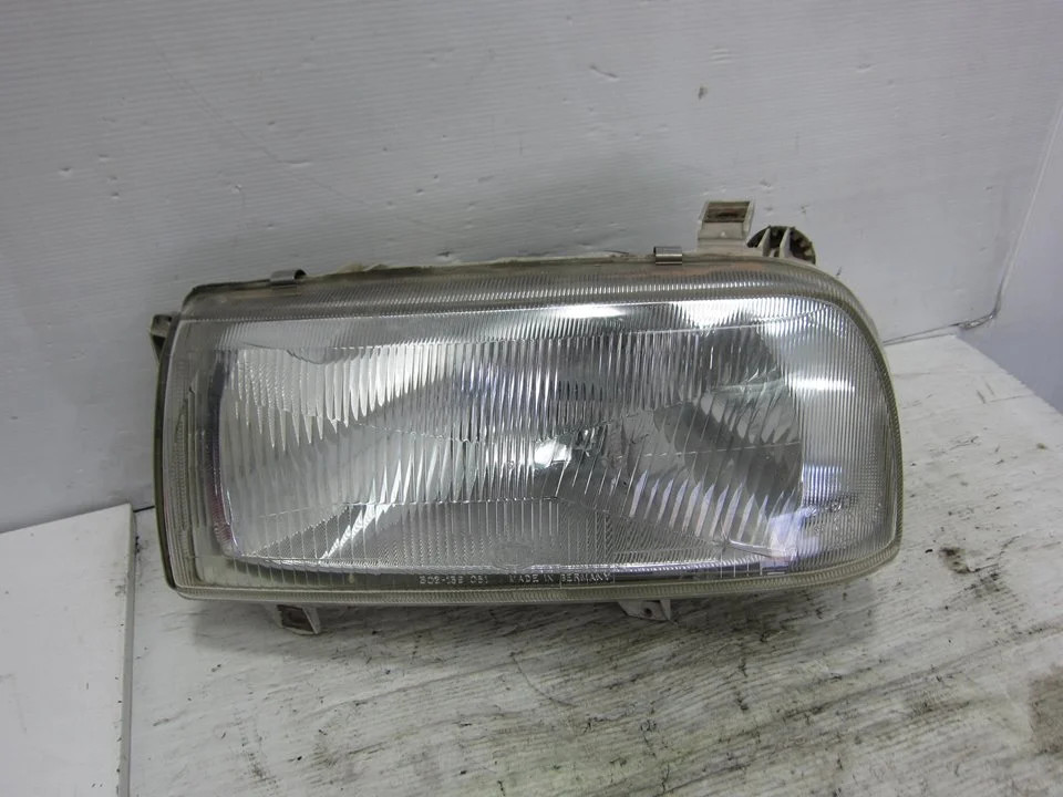 Foto de FARO IZQUIERDO VOLKSWAGEN VENTO (1H2) 1.6 (75 CV / 55 KW) referencia 13905300