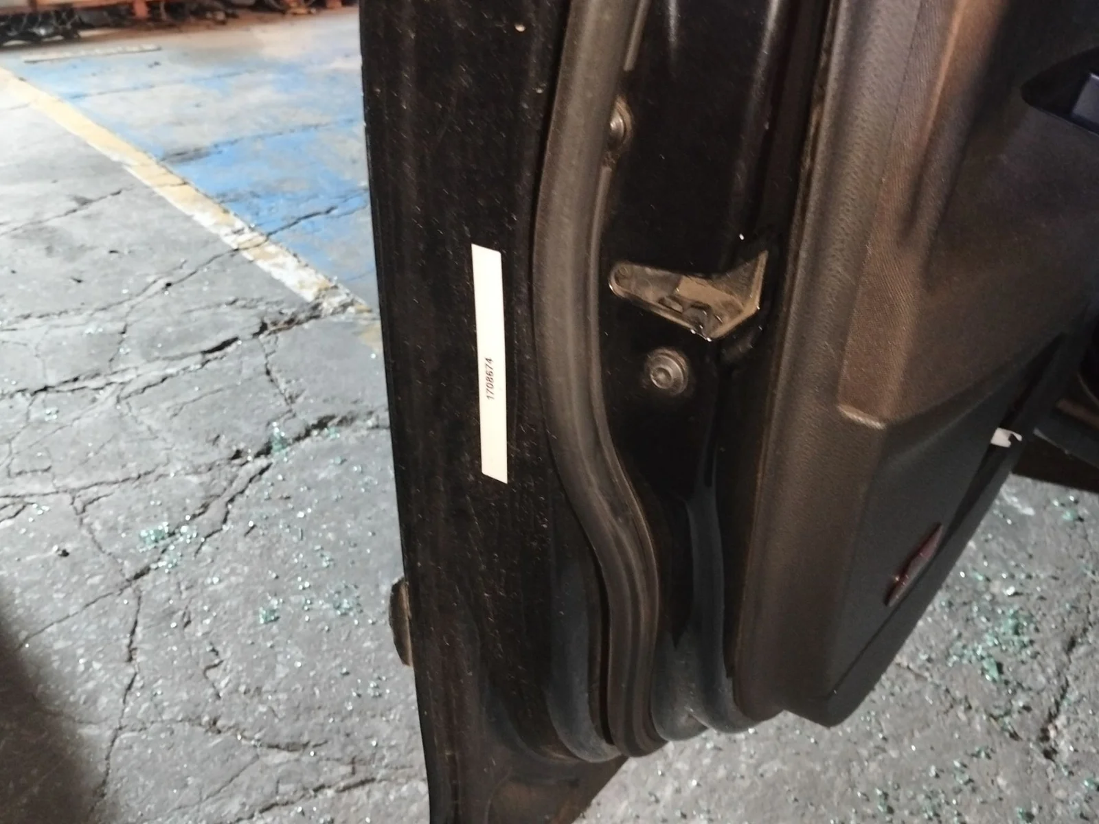 Foto de CERRADURA PUERTA DELANTERA IZQUIERDA VOLKSWAGEN POLO IV (9N1)