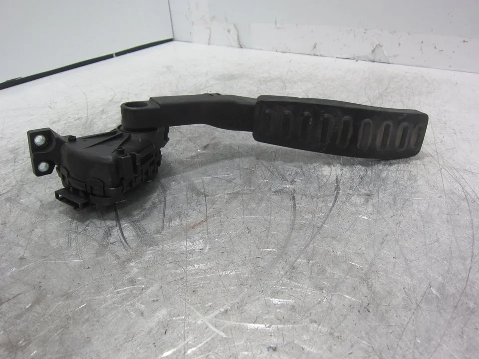 Foto de POTENCIOMETRO PEDAL PORSCHE CAYENNE (TIPO 92A) referencia 7L0723507D