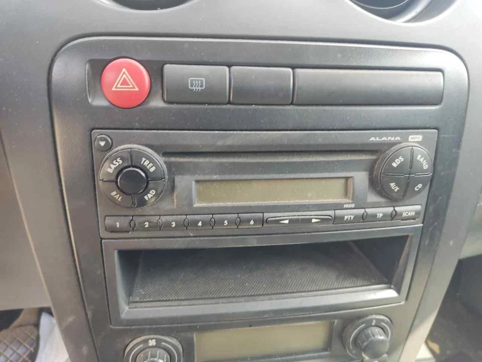 Foto de SISTEMA AUDIO / RADIO CD SEAT CORDOBA BERLINA (6L2)