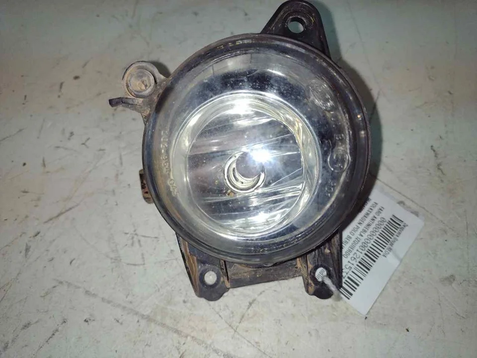 Foto de FARO ANTINIEBLA IZQUIERDO VOLKSWAGEN POLO III BERLINA (6N2) 1.4 TDI (75 CV / 55 KW) referencia 96404900