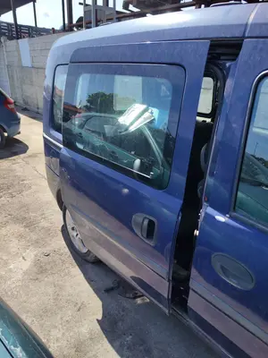 Foto de PUERTA LATERAL CORREDERA DERECHA OPEL COMBO (CORSA C) 1.3 16V CDTI CAT (Z 13 DT / LN9) (69 CV / 51 KW) foto 2