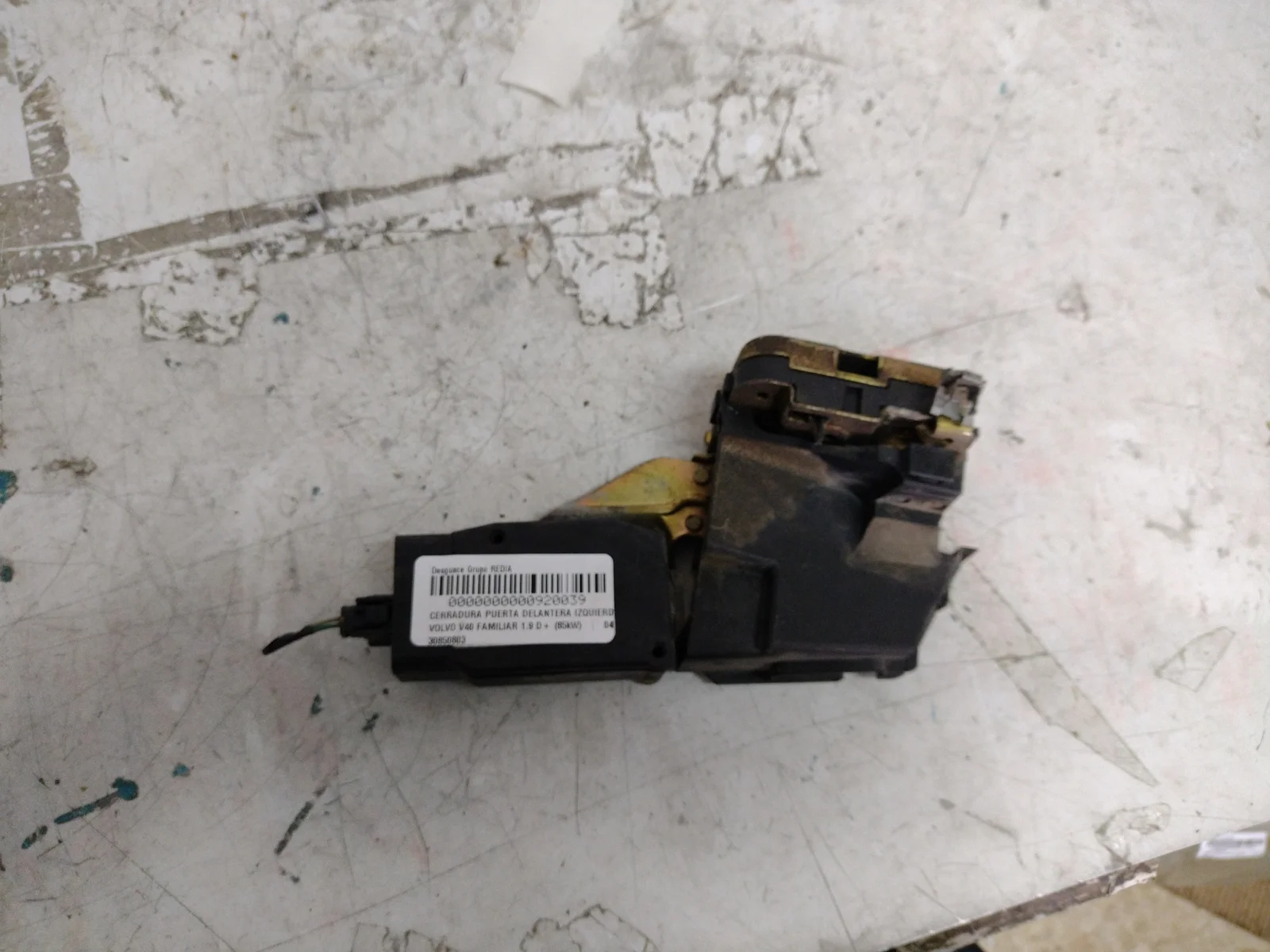Foto de CERRADURA PUERTA DELANTERA IZQUIERDA VOLVO V40 FAMILIAR referencia 30850803