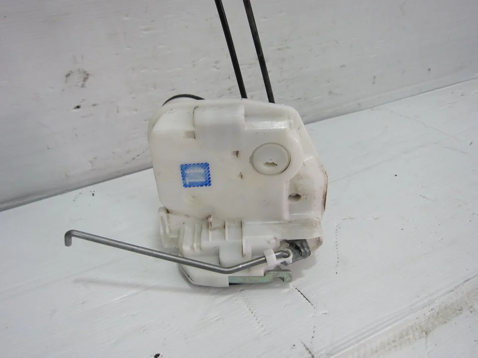 Foto de CERRADURA PUERTA TRASERA DERECHA MITSUBISHI ASX (GA0W) 1.6 CAT (117 CV / 86 KW) referencia A047218