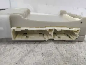 Foto de MODULO ELECTRONICO LEXUS RX (GGL1/GYL1) 3.5 V6 24V CAT (249 CV / 183 KW) referencia 8273048A20 foto 6