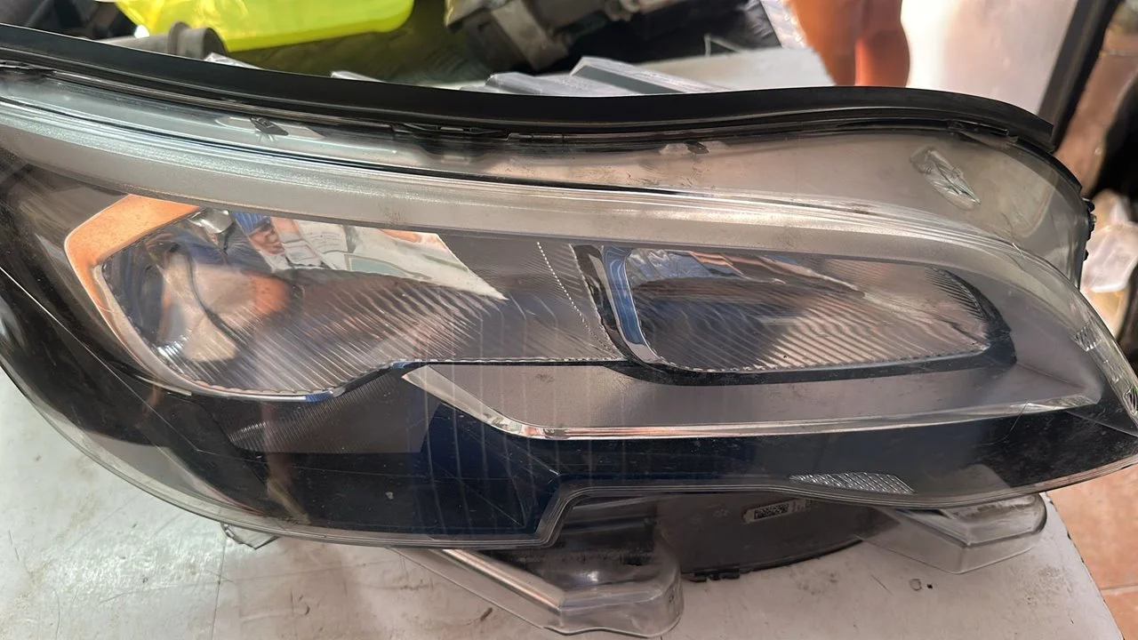 Foto de FARO DERECHO PEUGEOT EXPERT FURGÓN referencia HCR 01 RL 00 A 02  01