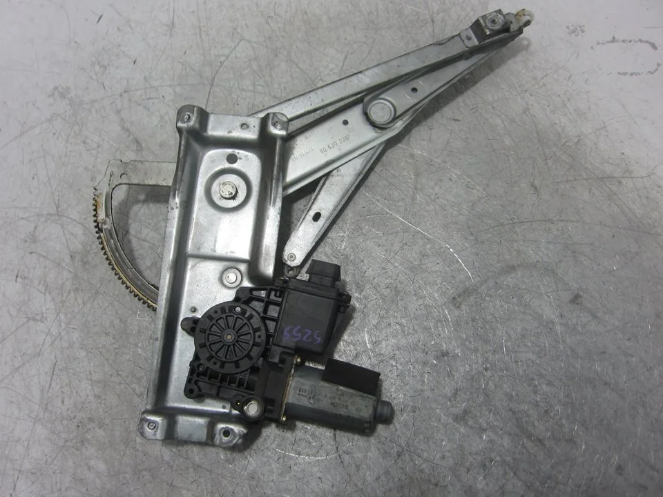 Foto de ELEVALUNAS DELANTERO DERECHO OPEL VECTRA B BERLINA 2.0 DTI (101 CV / 74 KW) referencia 90520228