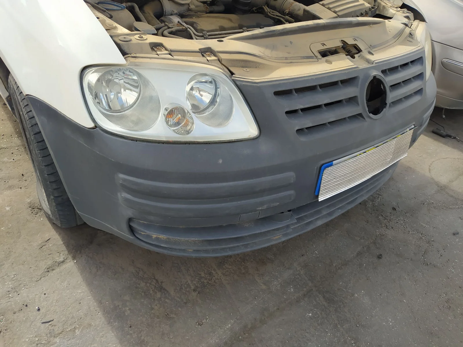Foto de PARAGOLPES DELANTERO VOLKSWAGEN CADDY (2K)(02.2004) 1.9 TDI (105 CV / 77 KW)