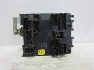 Foto de CAJA RELES / FUSIBLES NISSAN MICRA (K11) 1.0 16V CAT (54 CV / 40 KW) referencia 6F70511982 foto 3