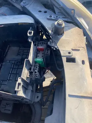 Foto de CAJA RELES / FUSIBLES RENAULT CLIO III 1.2 16V (75 CV / 55 KW)