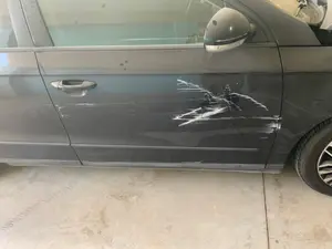 Foto de PUERTA DELANTERA DERECHA VOLKSWAGEN PASSAT VARIANT (3C5) 2.0 TDI (140 CV / 103 KW) referencia 3C4831056J