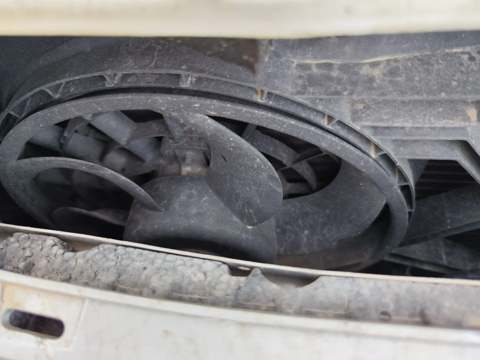 Foto de ELECTROVENTILADOR RADIADOR AIRE ACONDICIONADO OPEL VECTRA B BERLINA 2.0 DTI (101 CV / 74 KW)