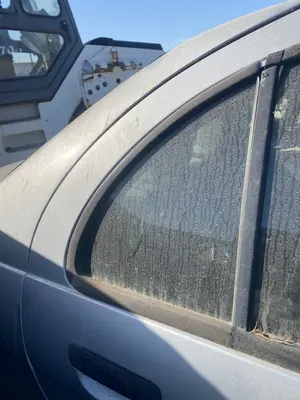 Foto de LUNA CUSTODIA TRASERA DERECHA NISSAN ALMERA (N15) 2.0 Diesel (75 CV / 55 KW)
