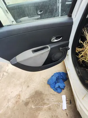 Foto de ELEVALUNAS TRASERO IZQUIERDO RENAULT CLIO III 1.5 dCi Diesel FAP (75 CV / 55 KW)