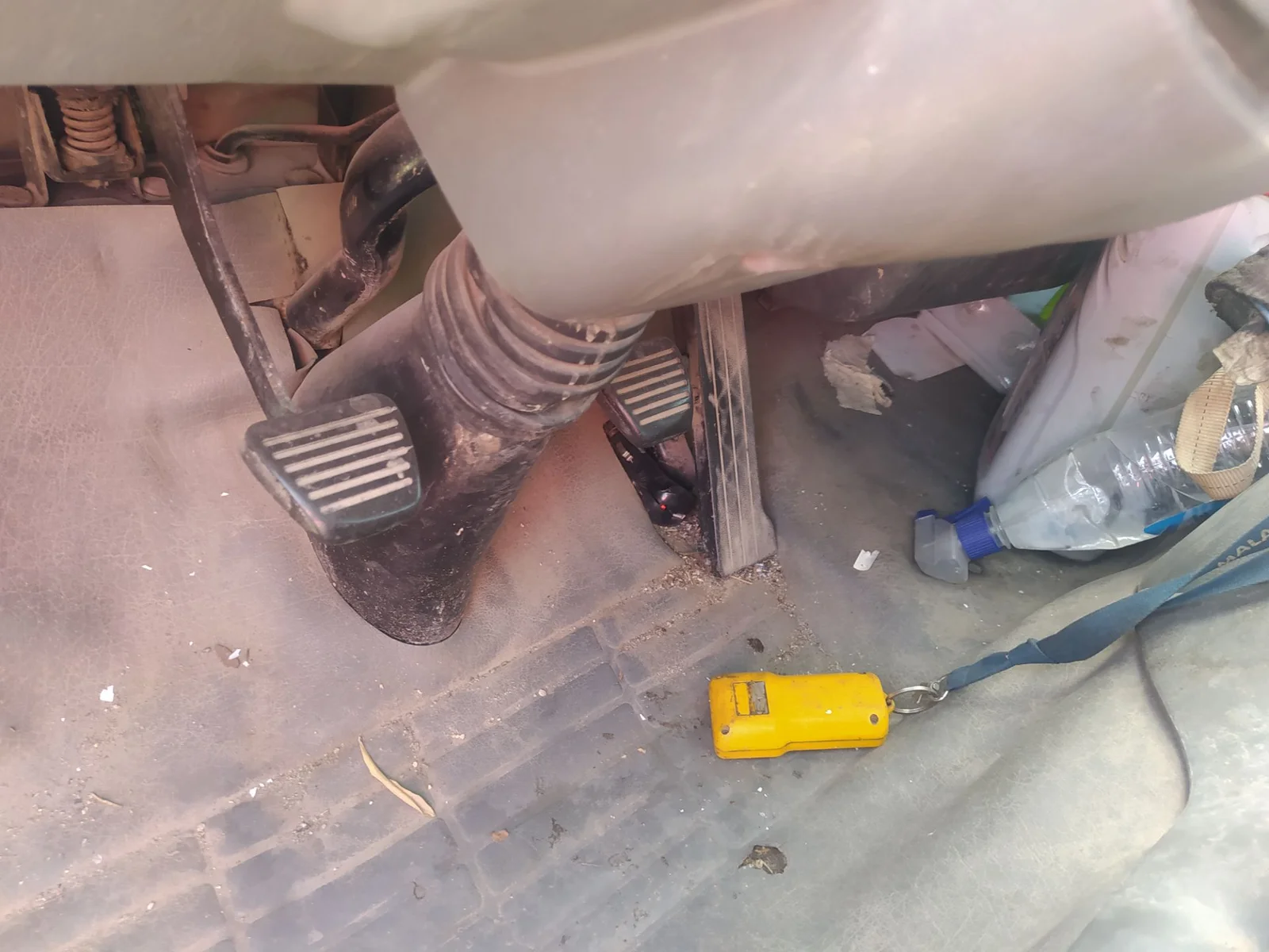 Foto de PEDAL ACELERADOR MITSUBISHI CANTER 3.0 Diesel (125 CV / 92 KW)