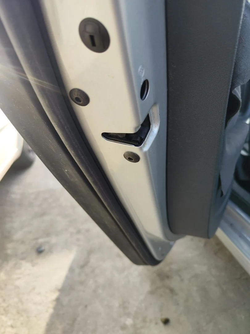 Foto de CERRADURA PUERTA TRASERA IZQUIERDA VOLKSWAGEN GOLF V (1K1)(10.2003) 1.4 16V TSI (170 CV / 125 KW) referencia 7L0839016D
