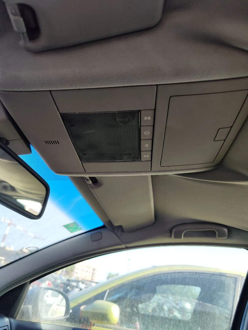 Foto de LUZ INTERIOR OPEL VECTRA C BERLINA 2.2 16V DTI CAT (Y 22 DTR / L50) (125 CV / 92 KW)