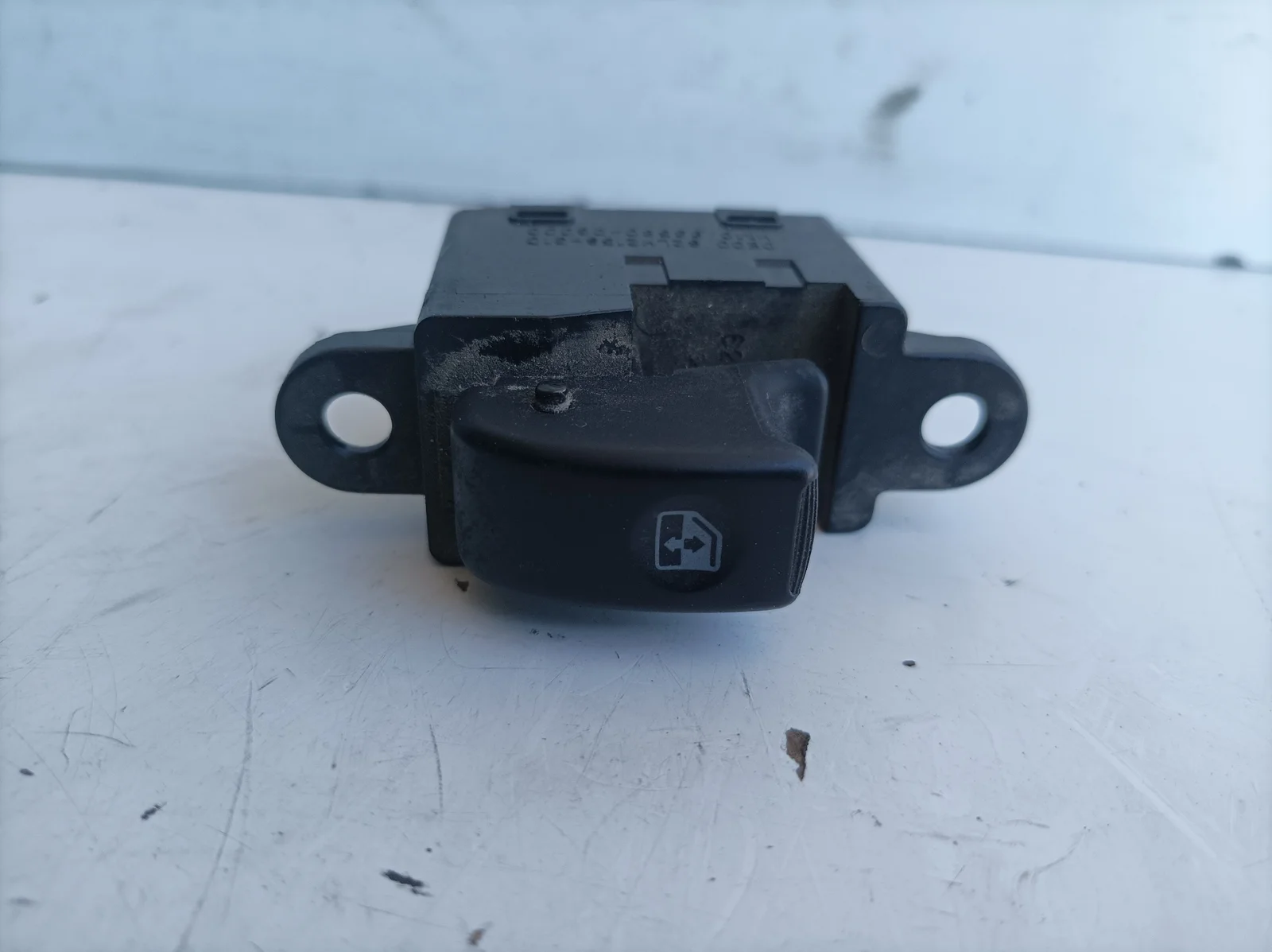 Foto de MANDO ELEVALUNAS DELANTERO DERECHO HYUNDAI ATOS (MX) 1.0 CAT (54 CV / 40 KW) referencia 9358006000