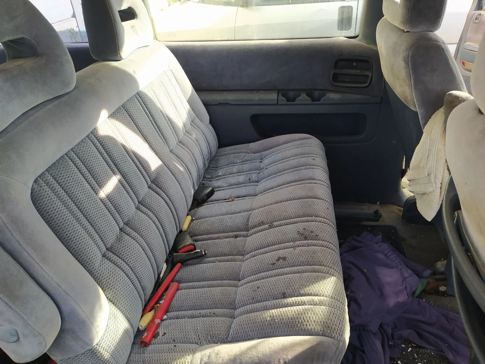 Foto de ENGANCHE CINTURON TRASERO CENTRAL CHRYSLER VOYAGER GS 2.5 Turbodiesel (116 CV / 85 KW)