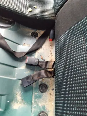 Foto de ENGANCHE CINTURON TRASERO IZQUIERDO PEUGEOT 106 (S2) 1.1  (60 CV / 44 KW)