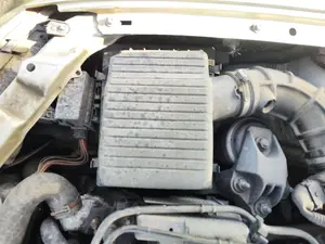 Foto de CAJA FILTRO AIRE OPEL VECTRA B BERLINA 2.0 DTI (101 CV / 74 KW) referencia 13271398